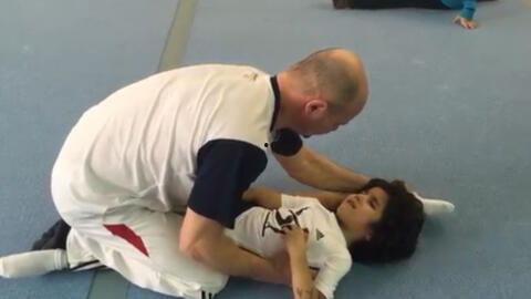 成人撕胯训练疼哭视频,成人疼痛与泪水的真实写照