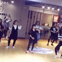 成人可爱简单的舞蹈视频,跟随可爱舞蹈视频,一起萌动舞动人生